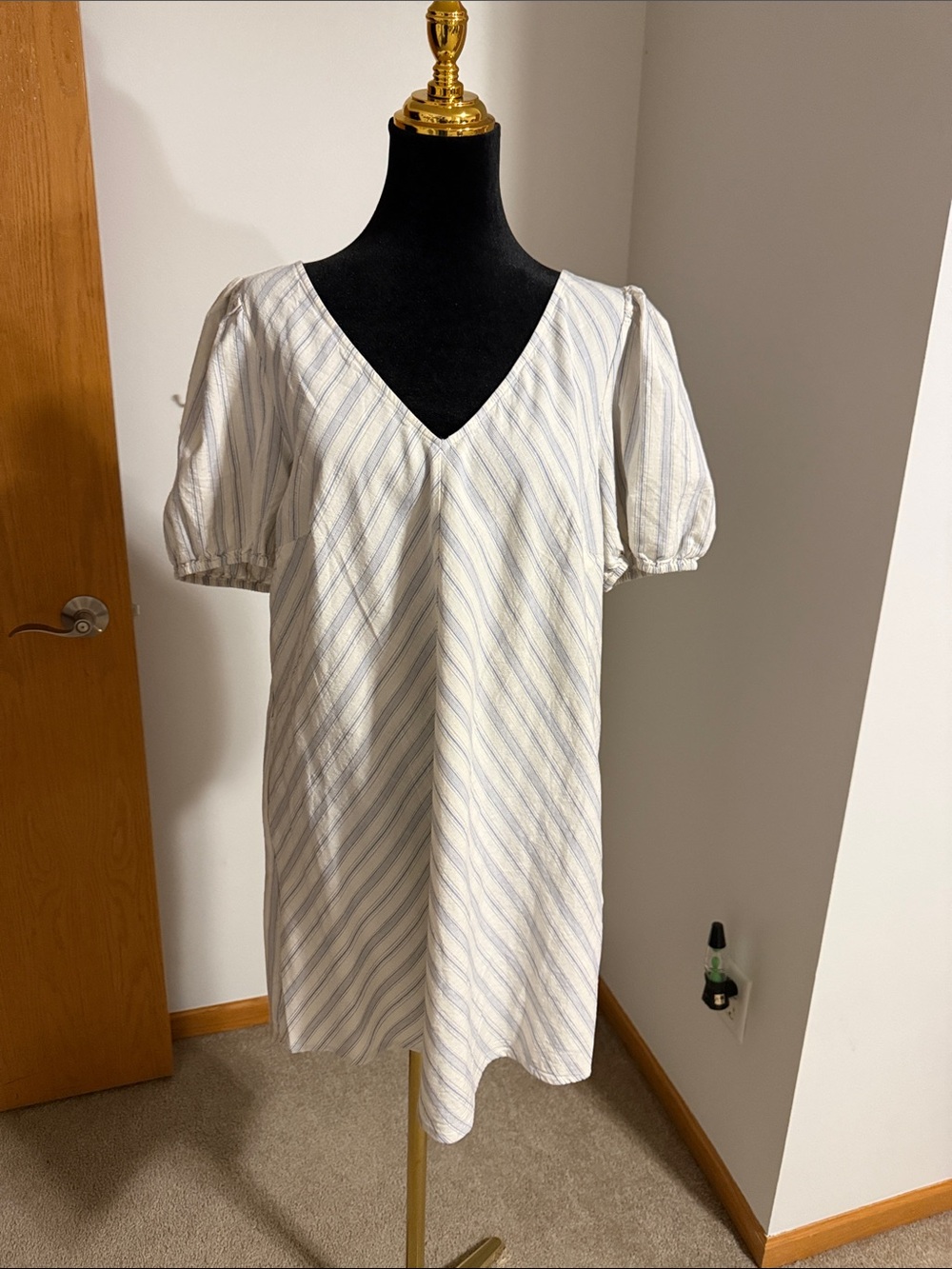 a new day White and Blue Striped V-Neck Puff Sleeve Shift Dress